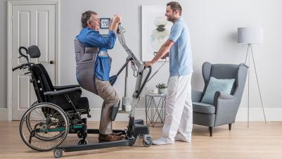 Aufrichthilfe Invacare ISA XPLUS Anwendungsbeispiel